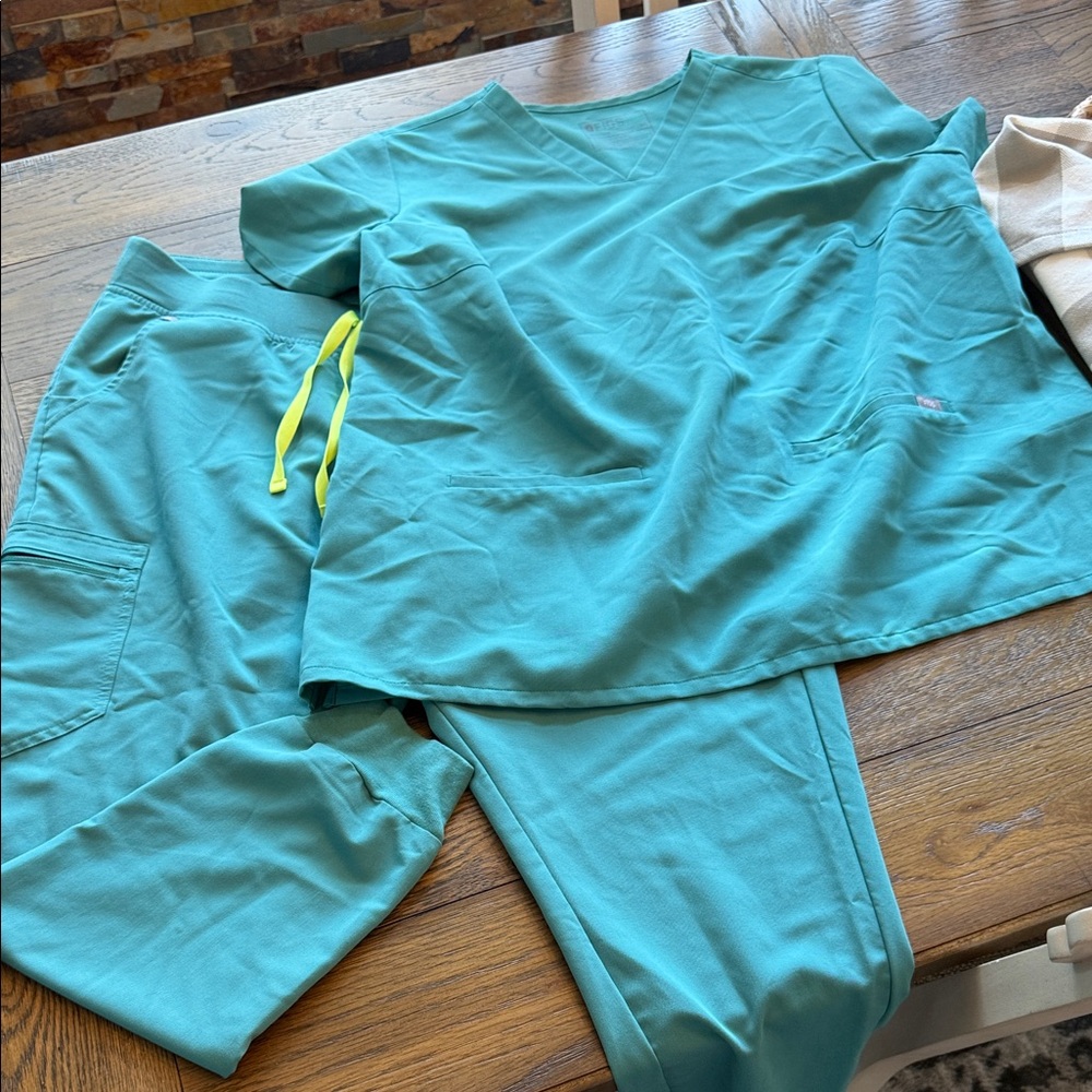 FIGS casma and Zamora set cactus 3XL